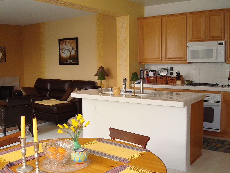Great room (Kitchen, family & dining)