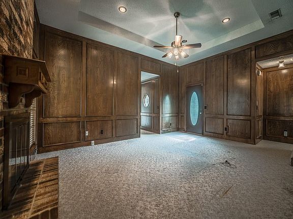 3rd image of 2415 Peachtree Ln