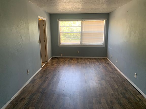 2nd image of 656 Williamsburg Dr APT 4