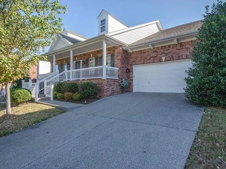 1122 Waverly Pl — Photo 1