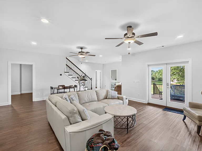 1467 Ping Ct — Photo 21