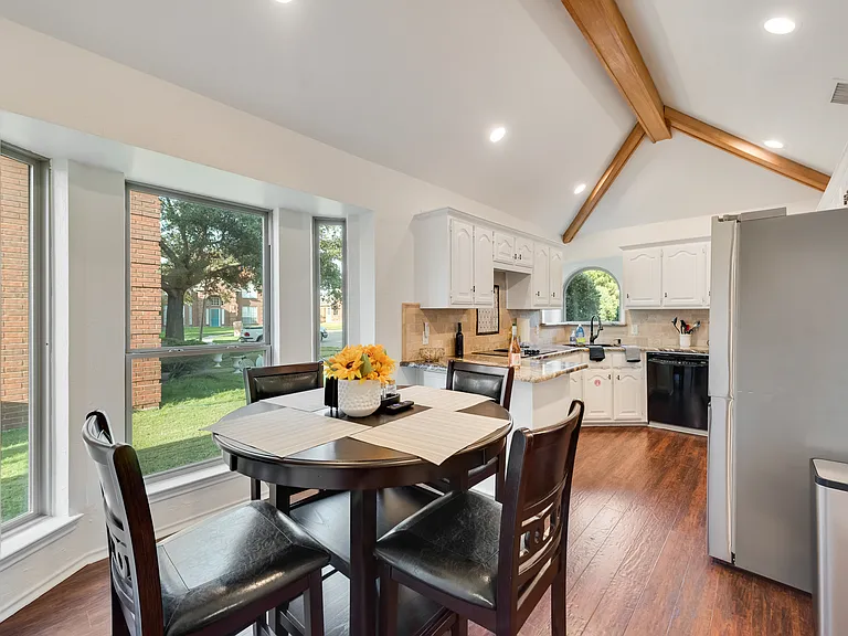 4027 Red Maple Dr — Photo 8