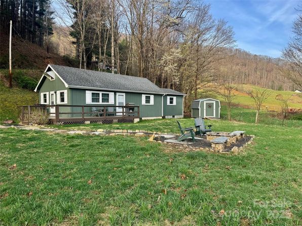 24 Baldridge Dr, Burnsville, NC 28714