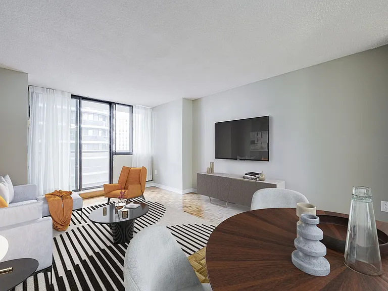 20 Carlton St #25 — Photo 23