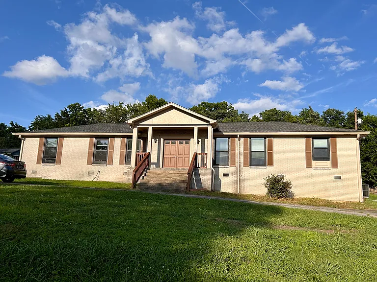414 Winding Way #B — Photo 2