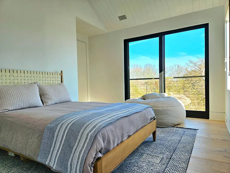 599 Peconic Bay Blvd — Photo 35