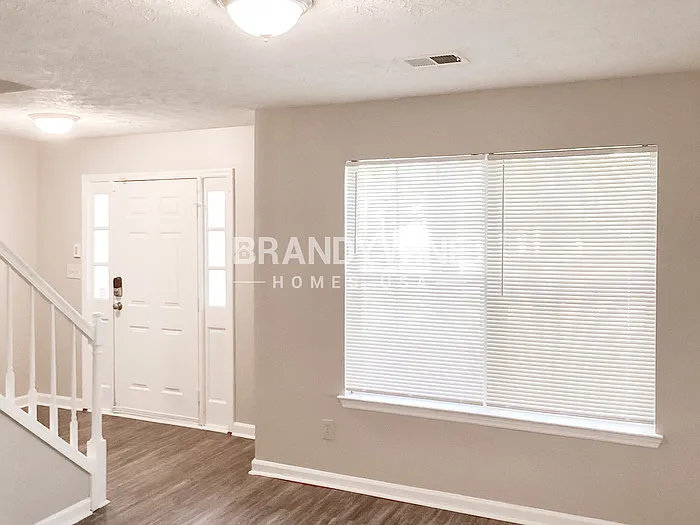 3 bed, 2.5 bath, 1856 sqft, $2,095 — Photo 4