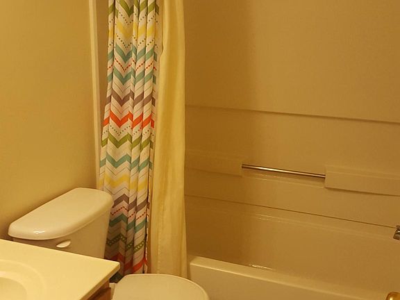 Full bathroom, new ceramic tile floor