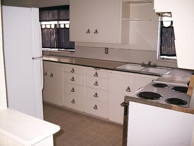 2nd image of 3215 S Kenwood St #3215