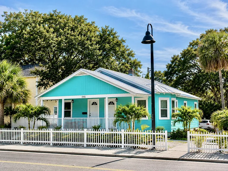 405 Marshall St — Photo 20