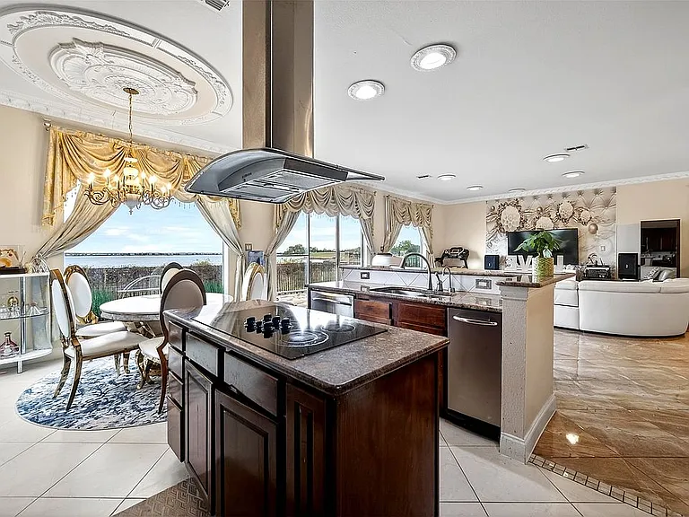 5218 Lake Terrace Ct — Photo 10