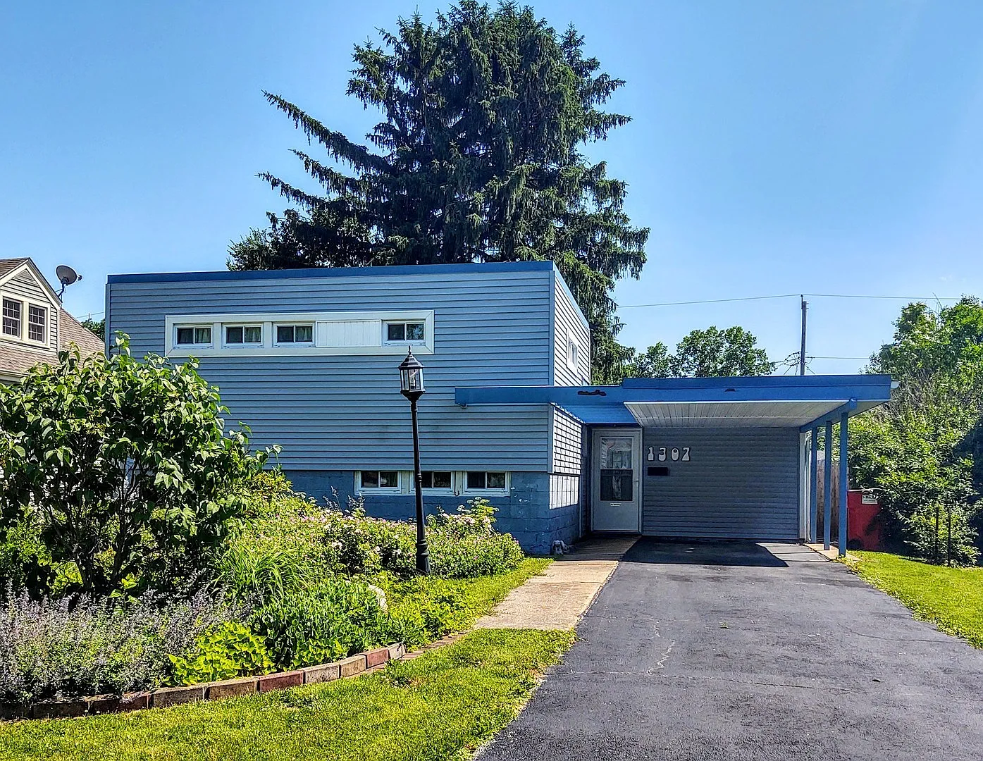 1307 W Clark St photo 1