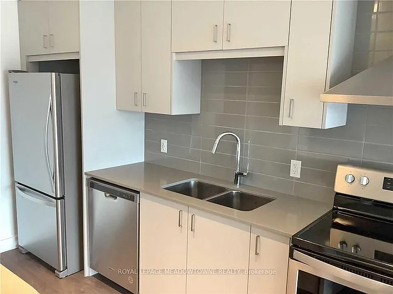 15 Glebe St E #1304 — Photo 7