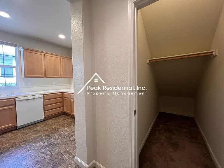 882 Bullion Ln — Photo 10