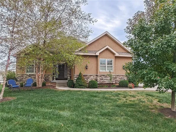 14735 Manor Rd, Leawood, KS 66224