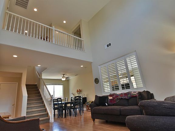 3rd image of 13793 Sunshine Terrace St