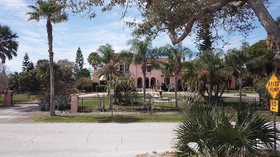 1st image of 801 N Peninsula Dr