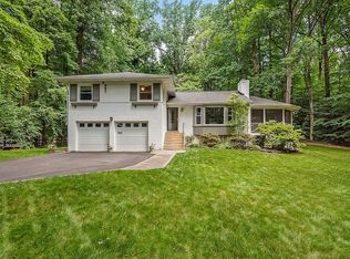 9706 Barlow Rd, Fairfax, VA 22031