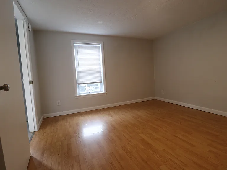 1672 Houston Ave — Photo 12