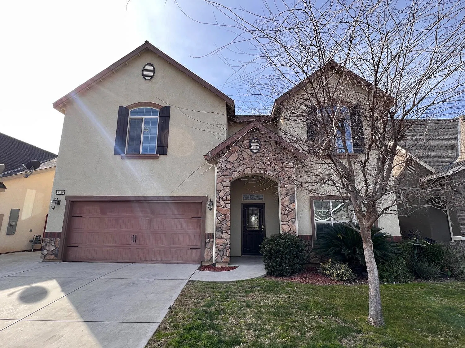 4 bed, 2456 sqft, $2,800 — Photo 2