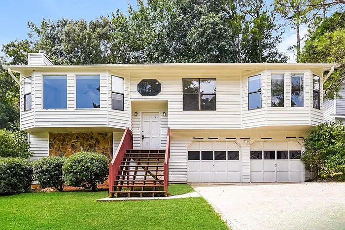 5975 Wellborn Trl — Photo 1