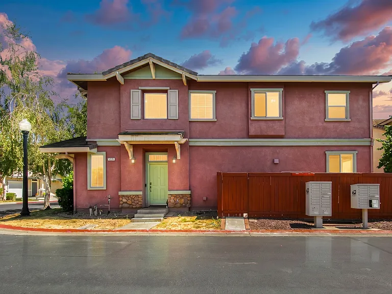 3235 Marrissey Ln — Photo 2