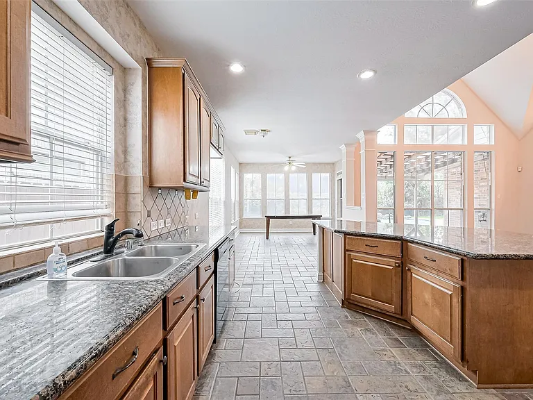 5547 Cranston Ct — Photo 14