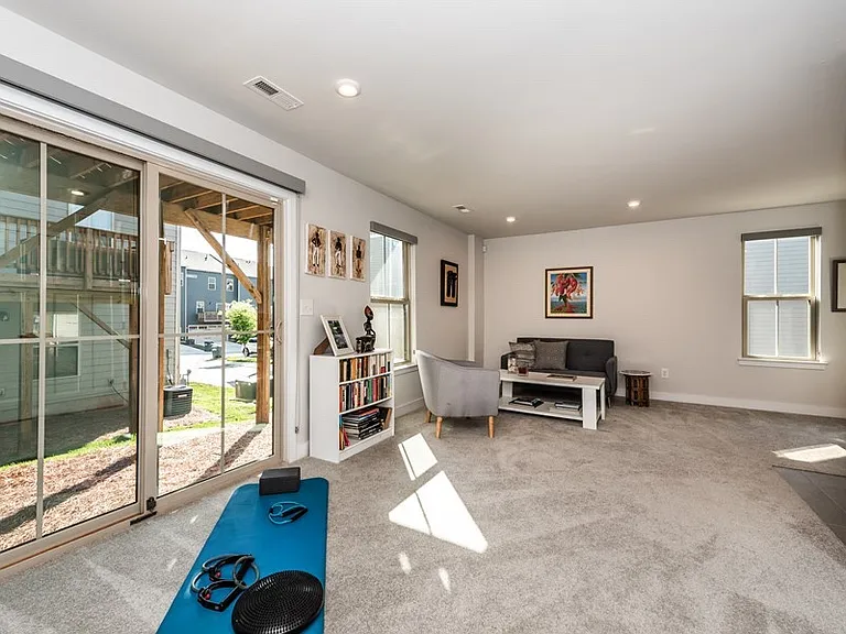 1724 Town Oak Ln — Photo 21