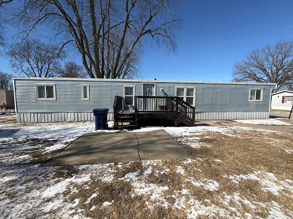 207 Sunrise Park, Pella, IA 50219