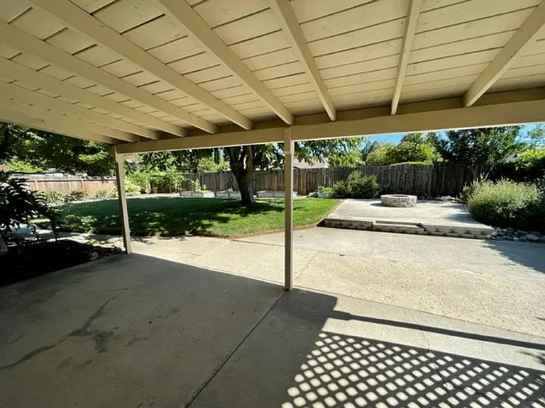 1825 Vista Creek Dr — Photo 20