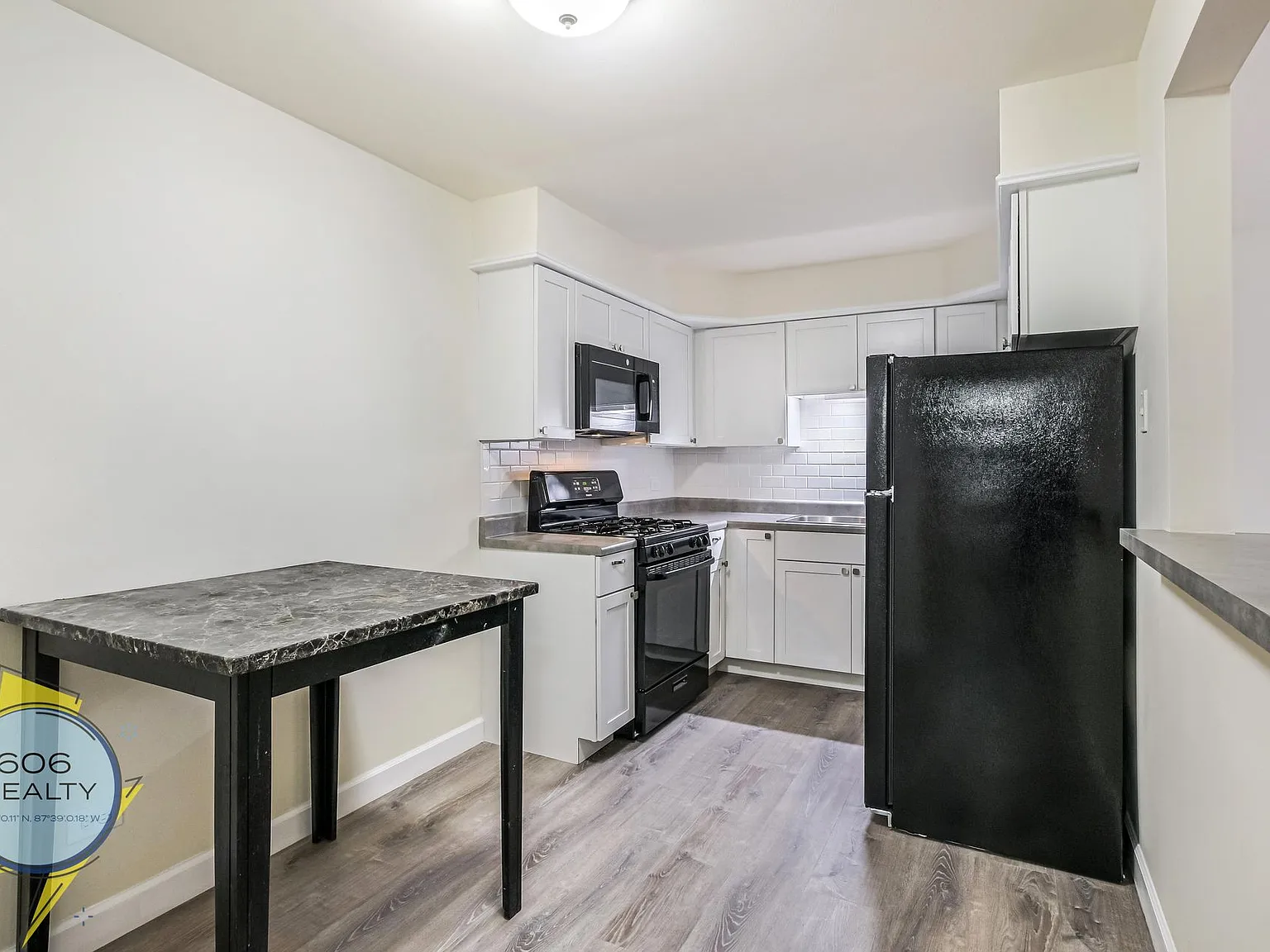 1039 College - apartments and offices for rent — Photo 1