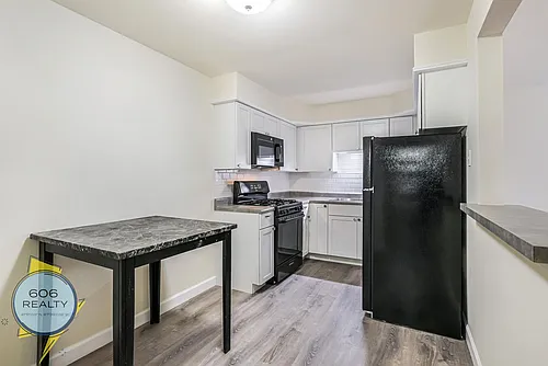 1039 College - apartments and offices for rent Photo 1