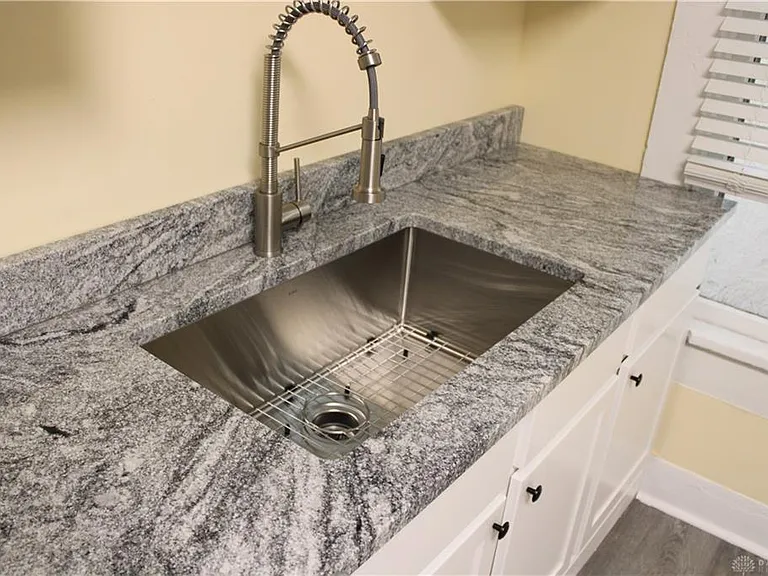243 Oak St — Photo 2