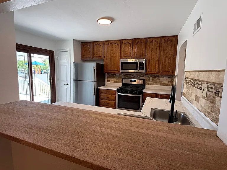615 Loyola Dr — Photo 8