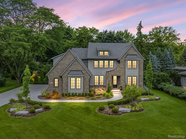3160 Berkshire Dr, Bloomfield Hills, MI 48301