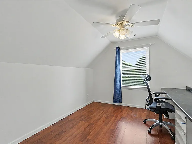 2401 Peppertree Pl — Photo 22