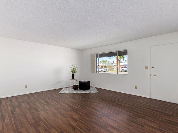 4th image of 835 N La Jolla Blvd