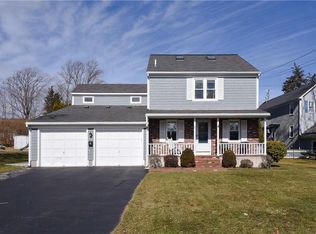 2 Sheffield Ave, Bristol, RI 02809