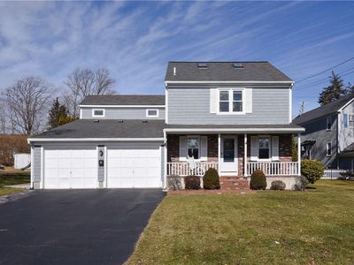 2 Sheffield Ave, Bristol, RI, 02809