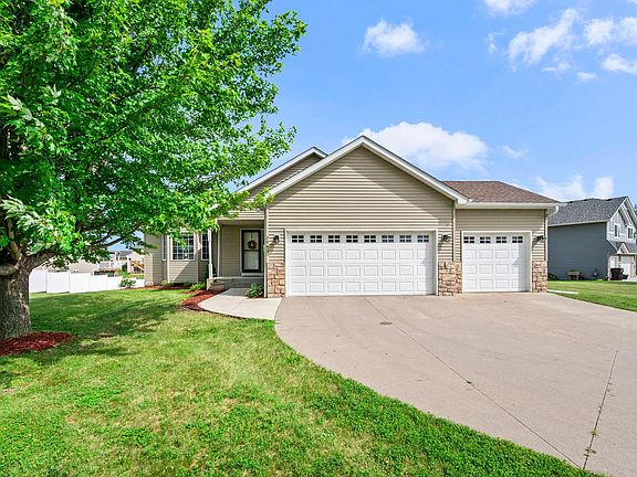 2nd image of 2043 Willow Ct