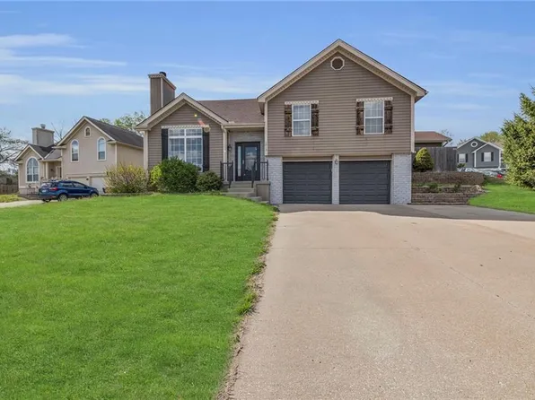 1013 NW Creek Side Cir, Blue Springs, MO 64015