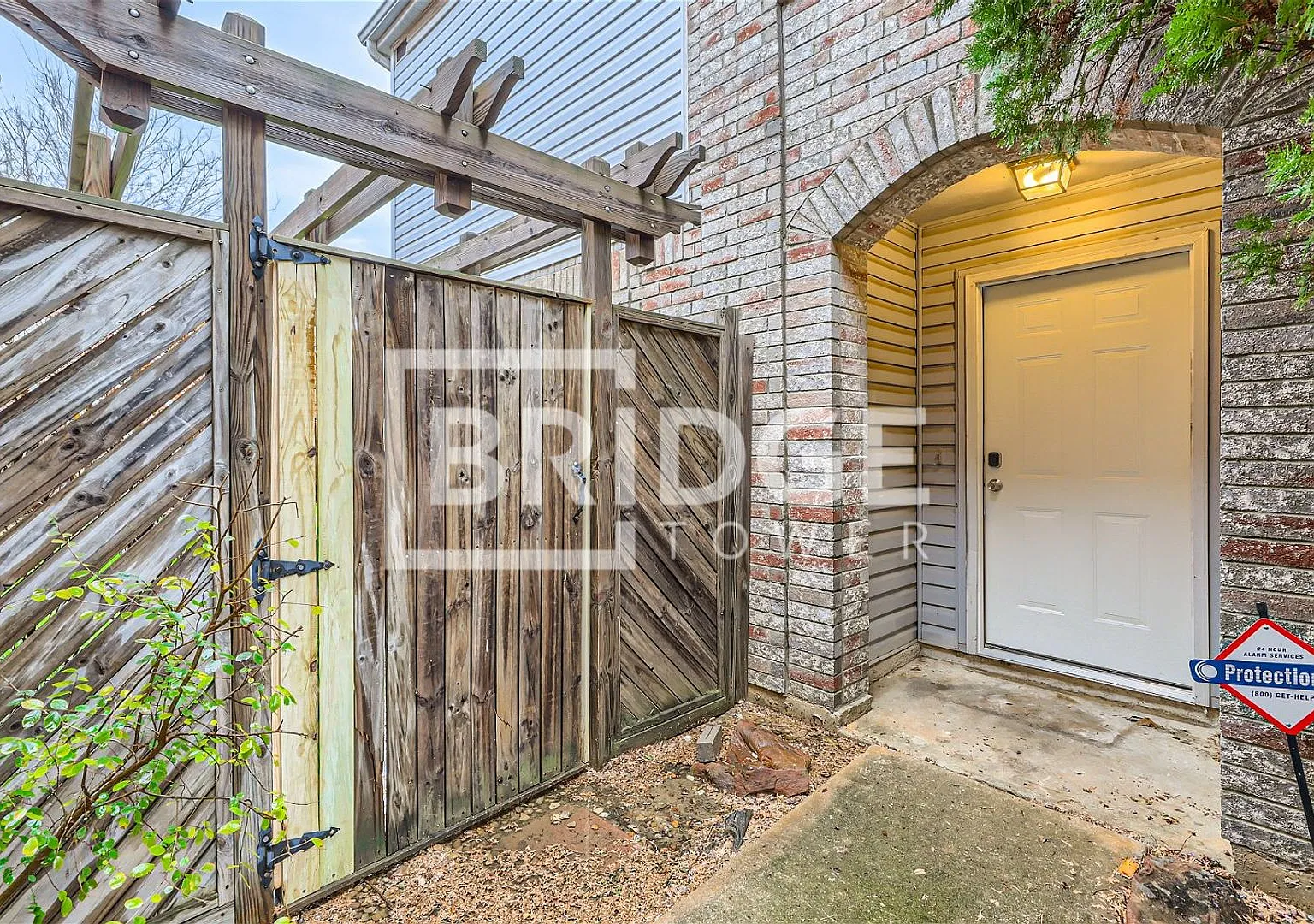 2042 Cardinal Lane — Photo 2