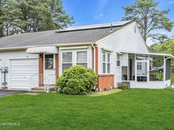 1 Greenwood Lane #B, Whiting, NJ 08759