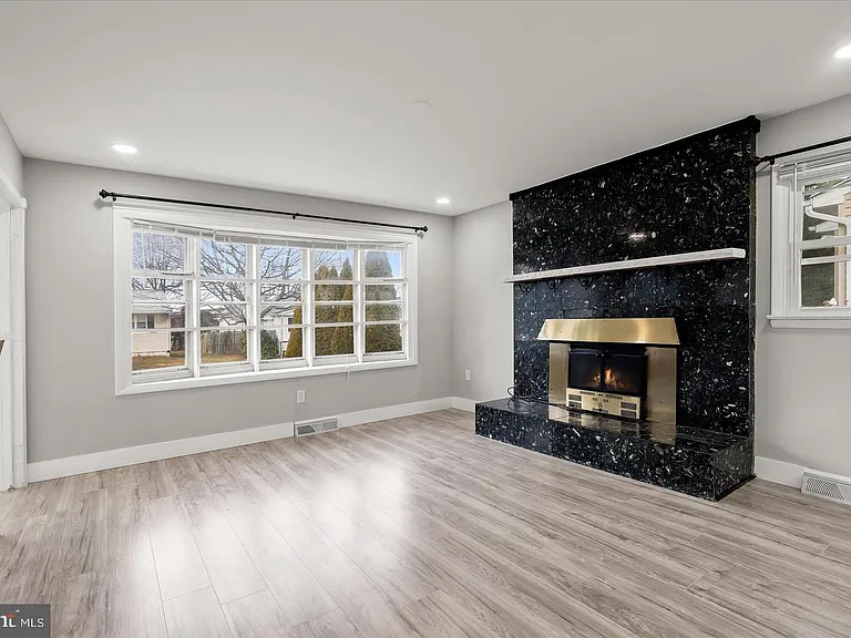 517 Winters Ln — Photo 9