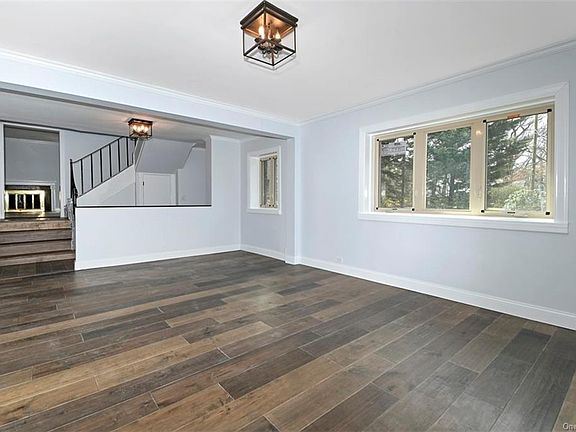 4th image of 234 Douglas Pl