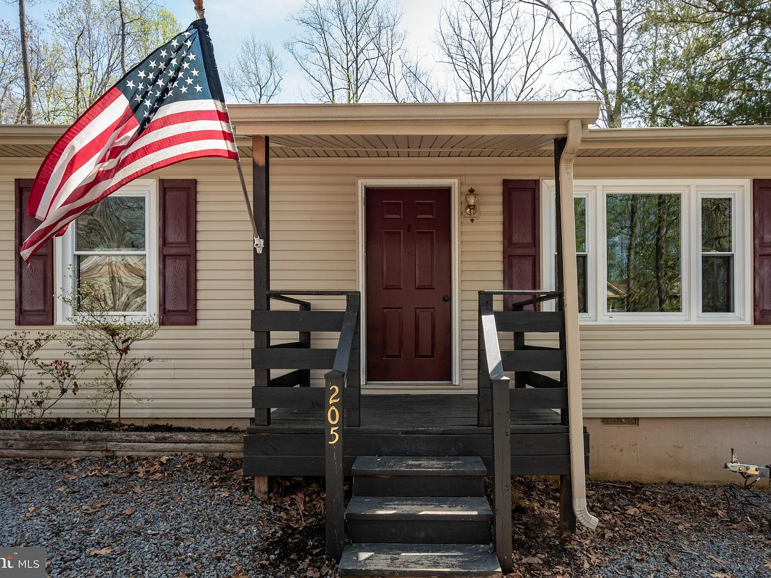 3 bed, 1.5 bath, 1056 sqft, $2,150 — Photo 3