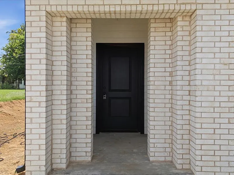 3 bed, 2.5 bath, 1790 sqft, $2,200 — Photo 2