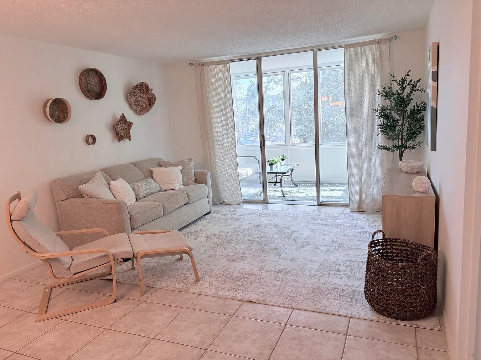 2 bed, 2.0 bath, 960 sqft, $1,650 — Photo 1