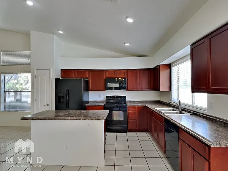137 S Nightfall Ave — Photo 9