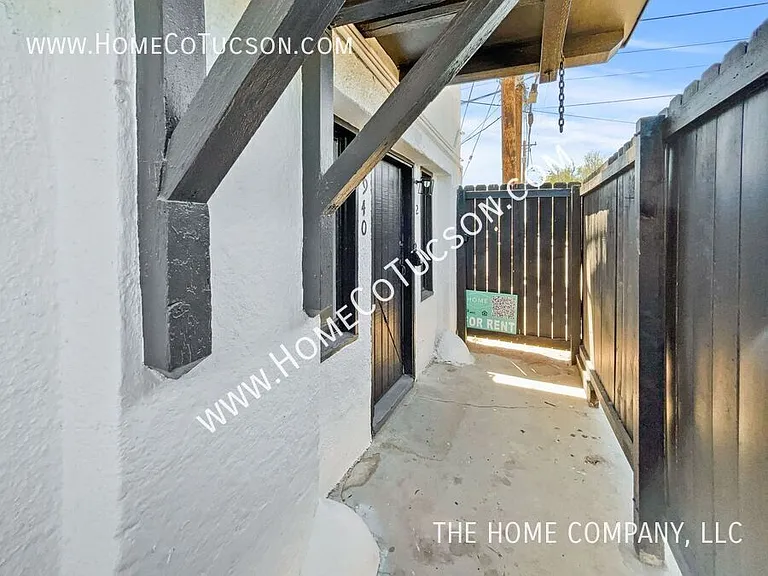 940 E Florita St — Photo 5
